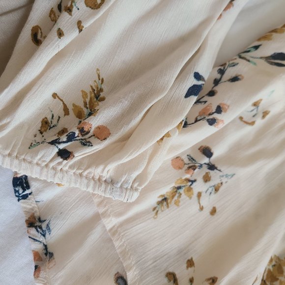 Gentle Fawn Cream Floral Blouse - Picture 8 of 8
